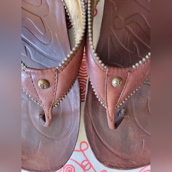 Frye Jessica leather beaded flip flops brown 10 - Picture 4 of 8